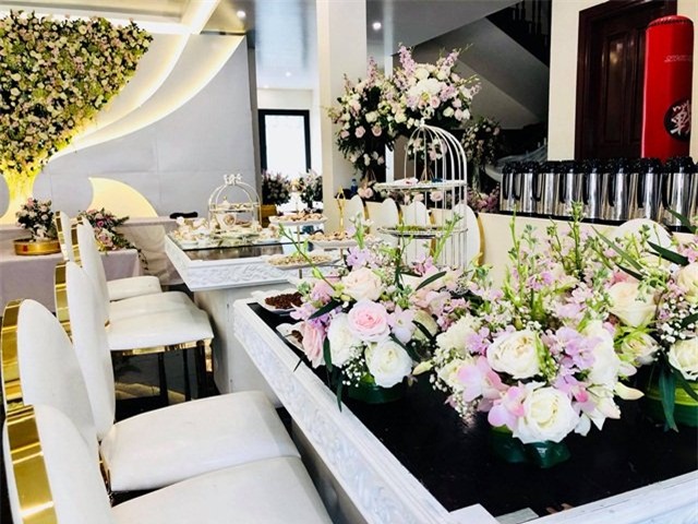 Đám cưới 2 tỷ đồng tại Quảng Ninh với sự góp mặt của nhiều ngôi sao nổi tiếng, mời 1000 khách khiến MXH ngất ngây - Ảnh 3.