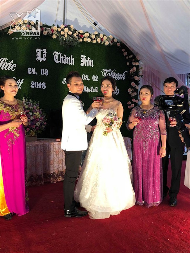 Những khoảnh khắc đẹp trong đám cưới của Khắc Việt và vợ DJ ở quê - Tin sao Viet - Tin tuc sao Viet - Scandal sao Viet - Tin tuc cua Sao - Tin cua Sao