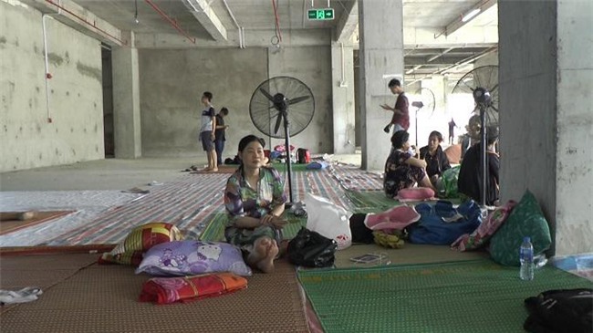 2 ngay sau vu chay tan khoc, cuoc song cua cu dan chung cu carina gio ra sao? - 7