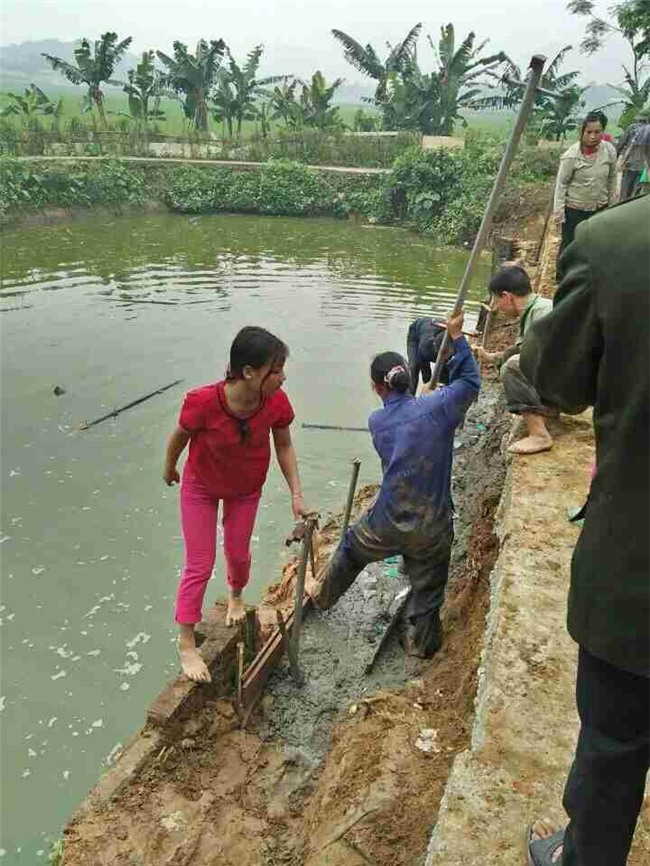 Mâu thuẫn đất đai, 1 hộ dân đổ đất bịt luôn lối đi duy nhất của nhiều nhà hàng xóm - Ảnh 3.