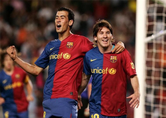 Ngay trong mùa giải ra mắt Barcelona (2008/09), Sergio Busquets đã đánh bật Yaya Toures để độc chiếm vị trí tiền vệ phòng ngự của CLB. Tới nay, anh vẫn là một trong những tiền vệ trụ hay nhất thế giới.