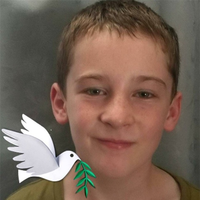 Con trai 10 tuổi qua đời, cha mẹ không chôn cất ngay mà quyết định làm một việc để con được sống thêm lần nữa - Ảnh 3.