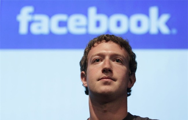 Mark Zuckerberg mua quang cao tren hang loat bao giay de xin loi hinh anh 1