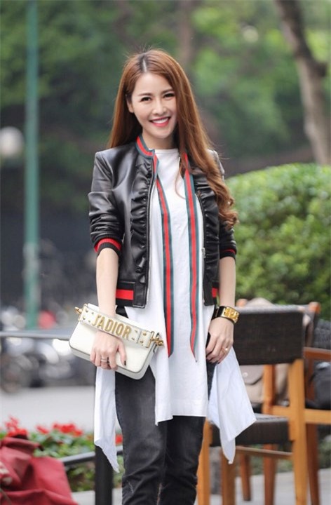 Que Van noi ve tin don lam 'Tu ba showbiz' hinh anh 2