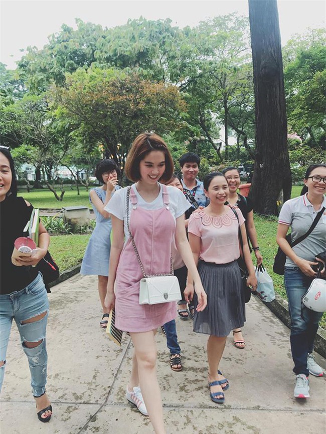 Có ai như Ngọc Trinh, đã sắm một loạt đồ hiệu màu hồng lại còn diện cả loạt váy áo màu hồng mới chịu - Ảnh 16.