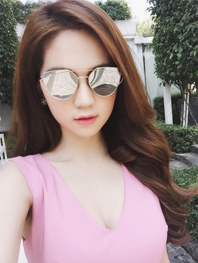 Có ai như Ngọc Trinh, đã sắm một loạt đồ hiệu màu hồng lại còn diện cả loạt váy áo màu hồng mới chịu - Ảnh 19.