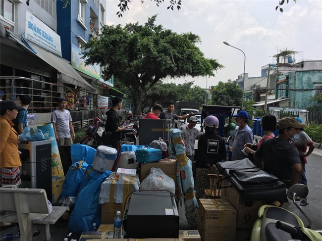 Chủ đầu tư hứa khắc phục chung cư Carina trong vòng 30 ngày, cư dân sống dở chết dở đi tìm chỗ ở mới - Ảnh 9.