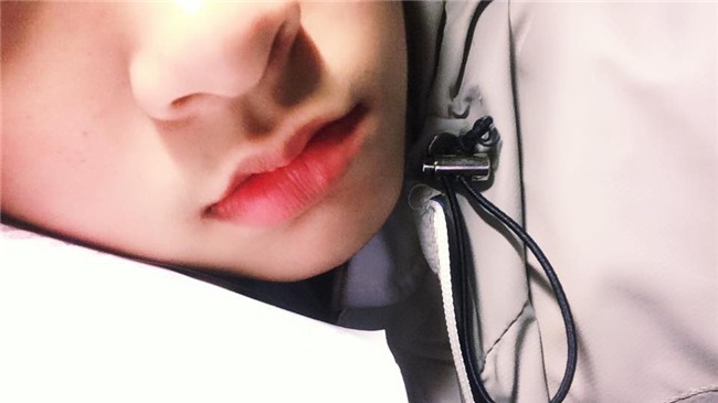 Khoe môi gợi cảm tiện thể khoe luôn ria mép, cô gái khiến cư dân mạng mắt xem ảnh tay nhặt mồm vì cười - Ảnh 18.