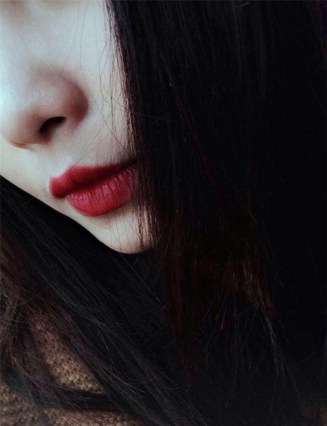 Khoe môi gợi cảm tiện thể khoe luôn ria mép, cô gái khiến cư dân mạng mắt xem ảnh tay nhặt mồm vì cười - Ảnh 9.