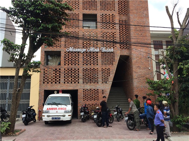 Vụ nữ nhân viên massage bị sát hại: Do ghen tuông, phi công 21 tuổi đã dùng dao cứa cổ nạn nhân, sau đó tự sát nhưng bất thành - Ảnh 1.