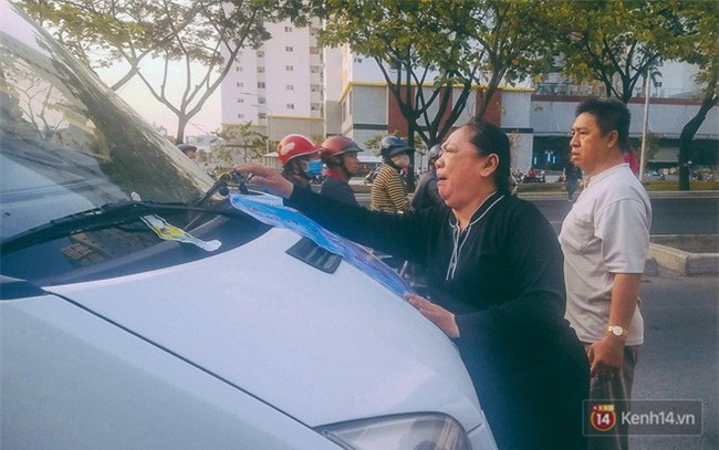 Xe tang đưa thi thể 3 người trong gia đình về thăm lại chung cư Carina: Đến nhà rồi con ơi! Con nhìn nhà mình lần cuối rồi đi… - Ảnh 2.