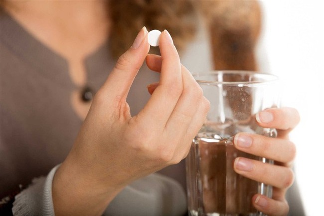 5 sai lầm kinh điển khi uống thuốc, hãy xem để rút kinh nghiệm sớm - Ảnh 3.