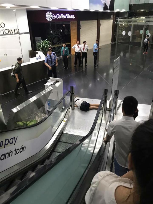 Nữ sinh Sài Gòn tử vong sau khi rơi từ lầu 3 toà nhà Bitexco xuống đất - Ảnh 1.