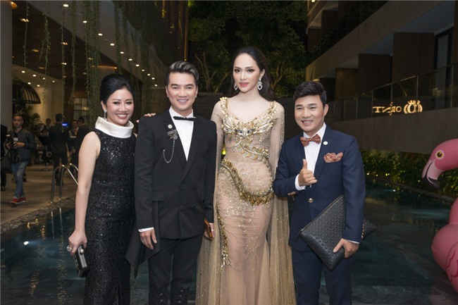 Vừa về nước, Hoa hậu Hương Giang xinh đẹp hội ngộ Hồ Ngọc Hà, Kim Lý tại Đà Nẵng - Ảnh 6.