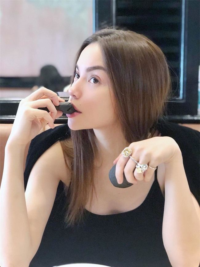 Hai lần khoe nhẫn kim cương thị phi của Hồ Ngọc Hà - Ảnh 4.