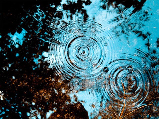 Tiết lộ nguyên nhân bất ngờ khiến 2 vợ chồng cứ ôm nhau ngủ im thin thít mỗi khi trời mưa - Ảnh 2.