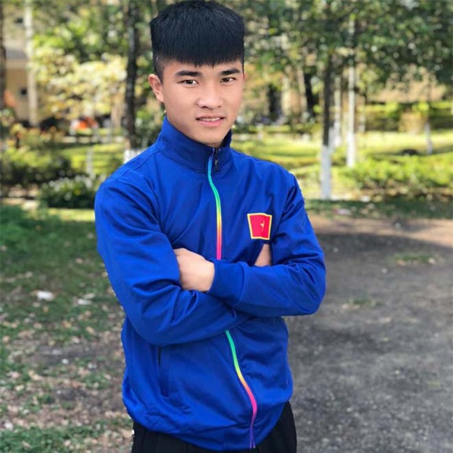 Đội trưởng U19 SLNA “gây bão” vì quá giống Công Vinh - 3