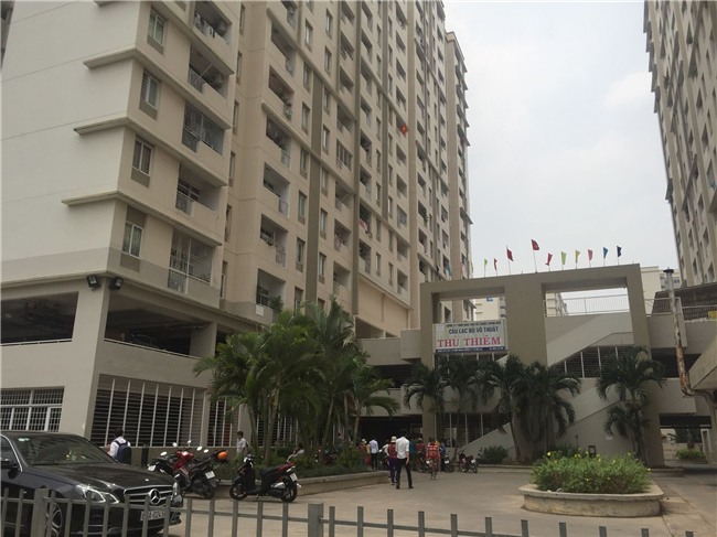 Cụ già 75 tuổi rơi từ tầng 6 xuống đất tử vong ở Sài Gòn - Ảnh 1.