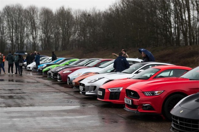 Một bức ảnh nhìn thôi đã toát lên sự giàu có: Hội nhà giàu offline, hơn 300 siêu xe trị giá 2.400 tỷ tụ hội - Ảnh 3.