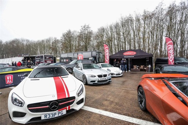 Một bức ảnh nhìn thôi đã toát lên sự giàu có: Hội nhà giàu offline, hơn 300 siêu xe trị giá 2.400 tỷ tụ hội - Ảnh 9.