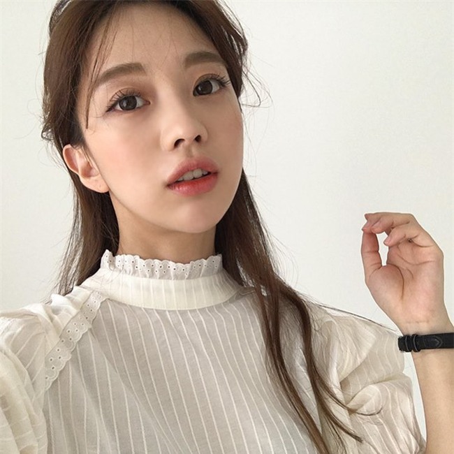 Mùa hè đang chuẩn bị ập đến mà da thì hay bóng nhờn, các nàng đã biết dùng giấy thấm dầu đúng cách chưa? - Ảnh 4.