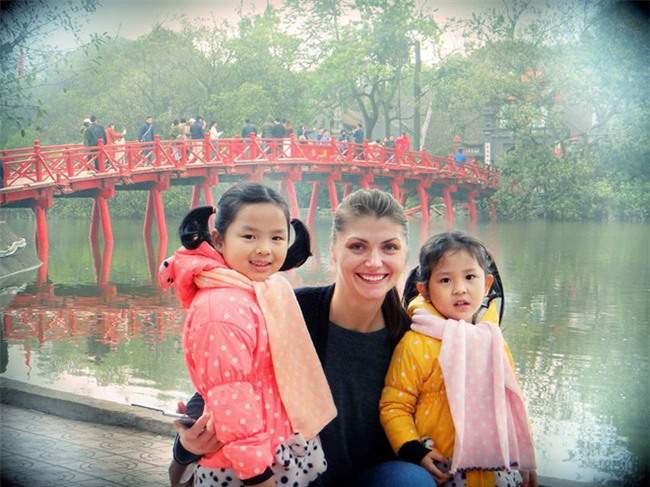 Clip 2 con gái vừa khám vết thương cho bố vừa khóc nhè bất ngờ được share dữ dội trên MXH - Ảnh 6.