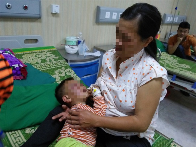 Xót cảnh bé trai 2 tuổi đẻ ra không biết mặt cha, đến khi mẹ lấy chồng thì bị cha dượng đánh đập phải nhập viện cấp cứu - Ảnh 5.