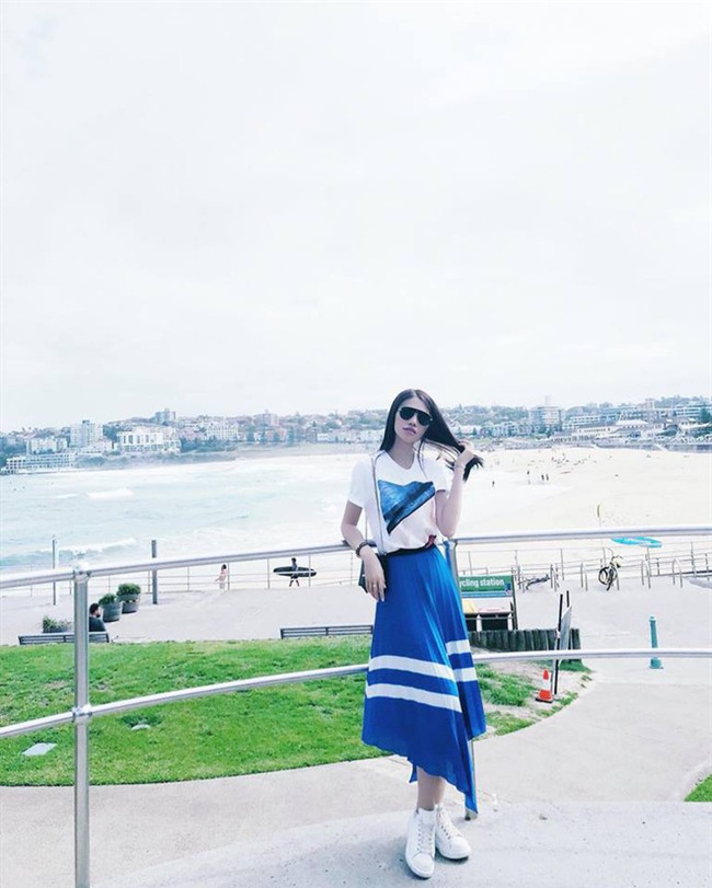 Chẳng còn hứng thú khoe street style sành điệu, Hà Hồ - Phạm Hương lại muốn xem ai lạ hơn ai - Ảnh 13.