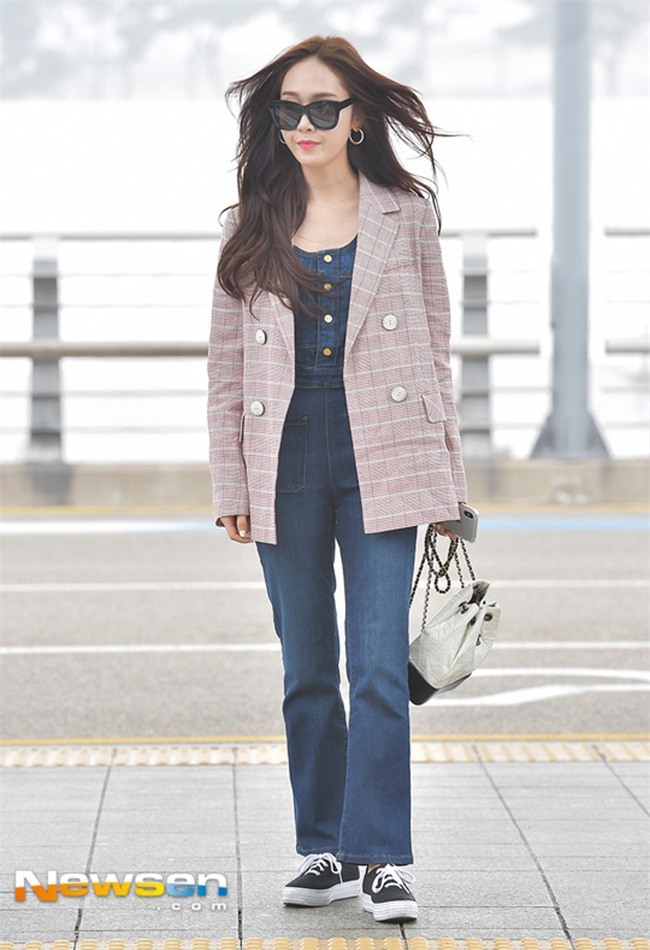 Chẳng còn hứng thú khoe street style sành điệu, Hà Hồ - Phạm Hương lại muốn xem ai lạ hơn ai - Ảnh 15.