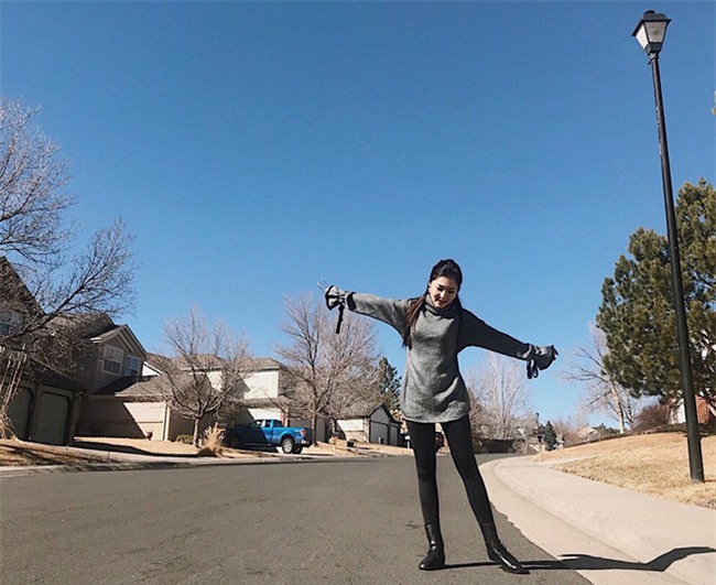 Chẳng còn hứng thú khoe street style sành điệu, Hà Hồ - Phạm Hương lại muốn xem ai lạ hơn ai - Ảnh 5.