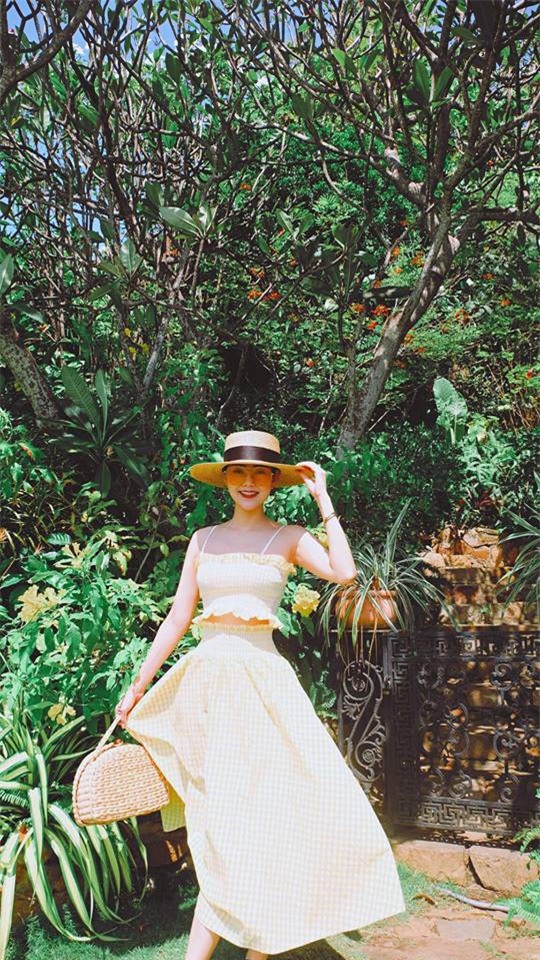 Chẳng còn hứng thú khoe street style sành điệu, Hà Hồ - Phạm Hương lại muốn xem ai lạ hơn ai - Ảnh 7.