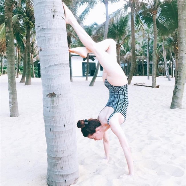 Hồ Ngọc Hà có thể tập được những động tác yoga 