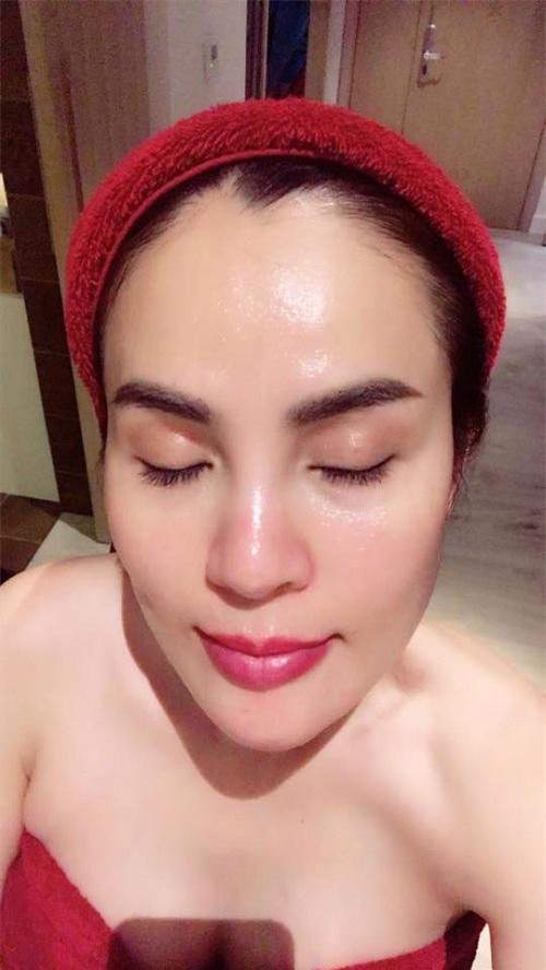 chi dung dau hu ban day ngoai cho, hoa hau phuong le so huu lan da trang khong ti vet - 5