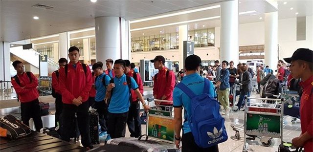 Phan Văn Đức thả thính Đỗ Duy Mạnh: Xa Mạnh nên Đức lại cô đơn - Ảnh 1.