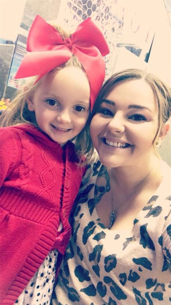 quyet dinh cat bo chan bi di tat bam sinh cua con, me tre da thay doi cuoc doi be - 11