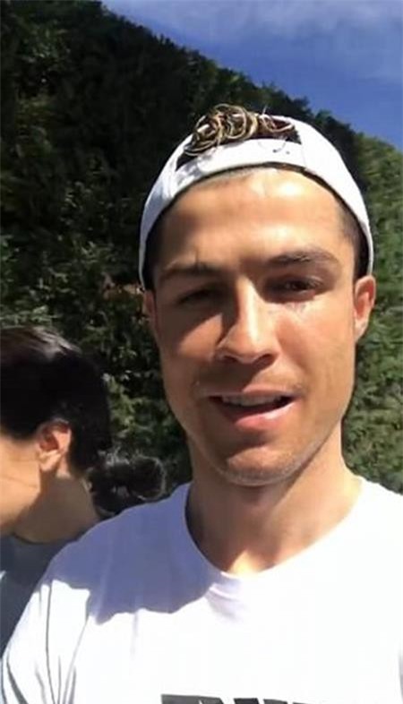 C.Ronaldo vừa đưa cả nhà đi dã ngoại