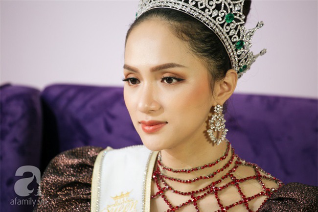 Hương Giang nhắc đến Lâm Khánh Chi: Tôi muốn làm điều có ích cho xã hội hơn là lấy chồng!