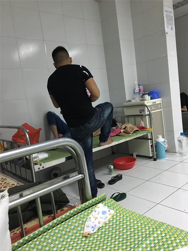 Clip Thanh niên ngầu cả ngày chăm con cho vợ nằm nghỉ ngơi nhận nhiều lời khen từ cư dân mạng - Ảnh 3.