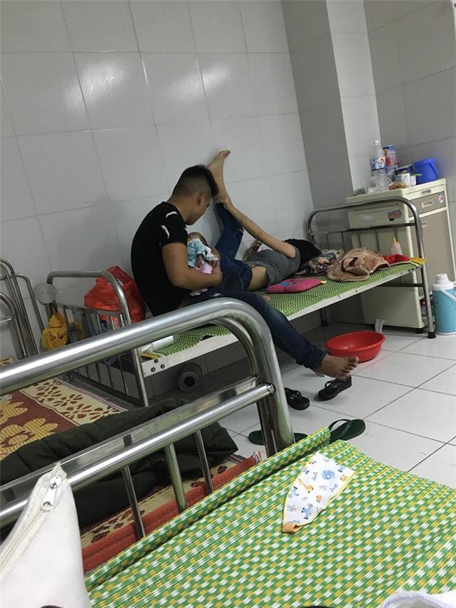 Clip Thanh niên ngầu cả ngày chăm con cho vợ nằm nghỉ ngơi nhận nhiều lời khen từ cư dân mạng - Ảnh 5.