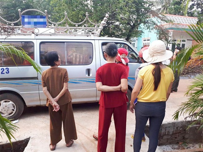 Vụ bé trai 8 tuổi nghi bị người tình của mẹ đánh chết: Nó chở xác thằng bé về rồi bình thản gọi xe mai táng