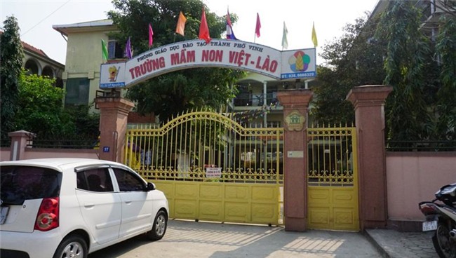 Phụ huynh hành hung giáo sinh mang thai: Khởi tố tội làm nhục người khác - Ảnh 1.