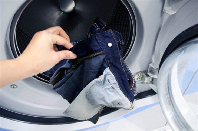 Ai hay mặc quần bò hãy chú ý tránh mắc những điều sau kẻo gây hại sức khỏe - Ảnh 3.