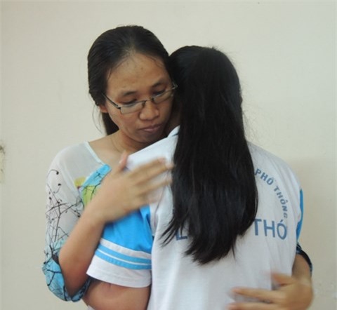 Học sinh trường Long Thới nói về cô giáo im lặng: Tụi em rất bất ngờ, vì cô có nghiêm khắc nhưng dạy tốt và tận tụy - Ảnh 2.