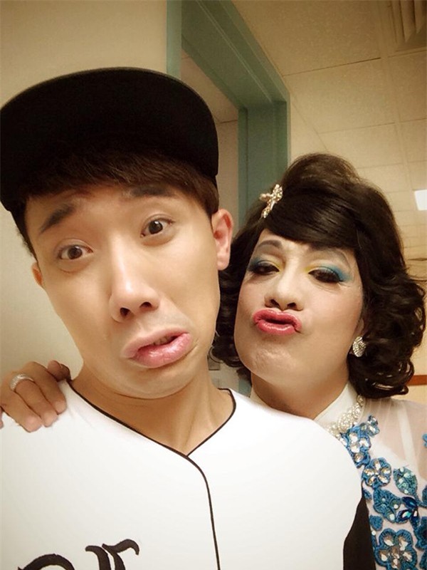 Trái ngược hẳn Trường Giang, Trấn Thành thường xuyên bị đồng nghiệp nam, nữ ôm hôn - Ảnh 9.