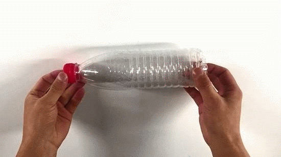 thay vo dung chai nhua thong tac bon cau chua day mot phut, chong "giat minh" khi thay ket qua - 2