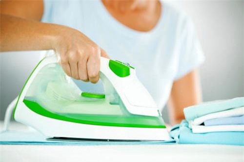 mach meo go keo cao su dinh tren quan ao, giay dep cuc nhanh bang vai buoc don gian - 2