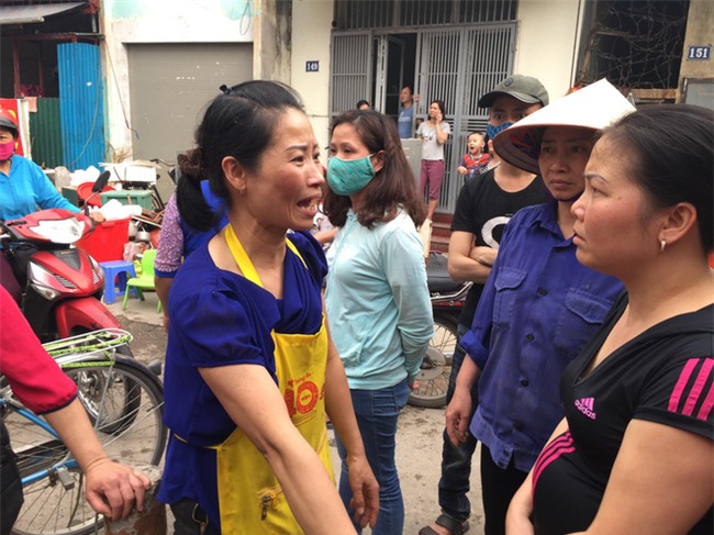 Hà Nội: Đang cháy rất lớn ở chợ Quang, vẫn còn người mắc kẹt liên tục kêu cứu - Ảnh 9.