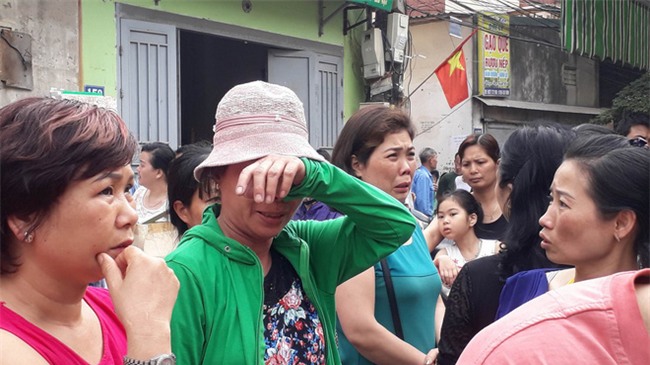 Hà Nội: Đang cháy rất lớn ở chợ Quang, vẫn còn người mắc kẹt liên tục kêu cứu - Ảnh 9.