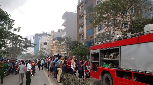 Hiện trường tan hoang vụ cháy chợ Quang ở Hà Nội - Ảnh 4.