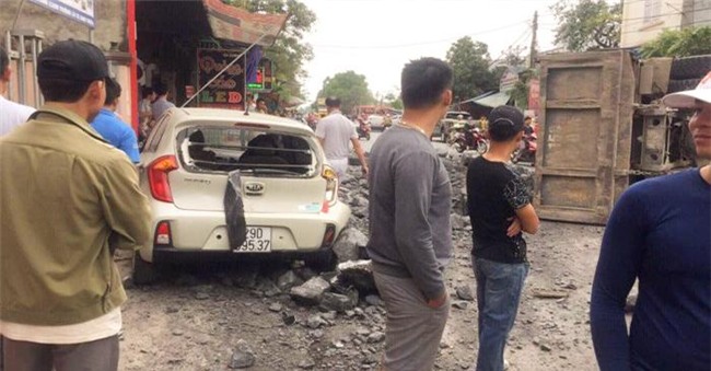 nhieu nguoi gui tien tang tai xe danh lai cuu mang 2 nu sinh - 1